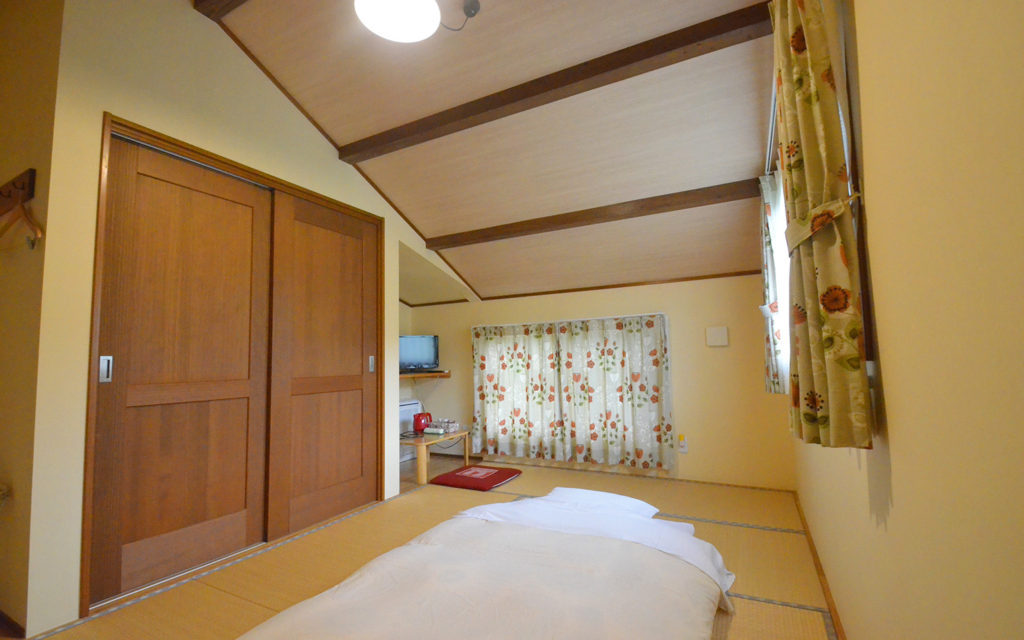 B&Bカフェやまがら文庫 和室