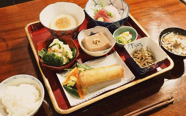 篭屋遠野(かごやとおの)