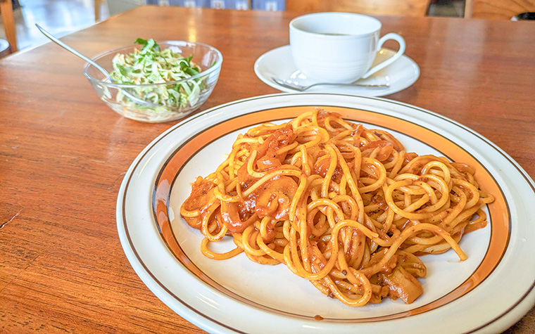 地域に愛される味|喫茶待月で味わう名物ナポリタンと挽きたてコーヒーをどうぞ