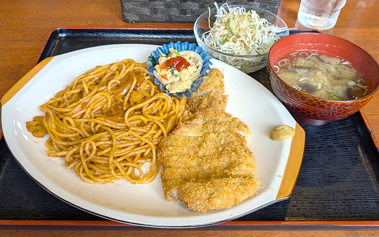 地域に愛される味|喫茶待月で味わう名物ナポリタンと挽きたてコーヒーをどうぞ